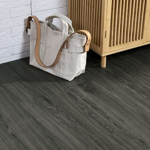 PISO AUTOADHESIVO 0.15*91.4*15.2 CM GRIS CARBON 812-1