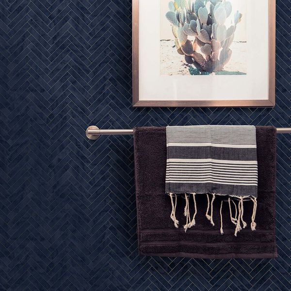 PAPEL TAPIZ OASIS MARBLE CHEVRON TILE 0.52X10 MTS NAVY